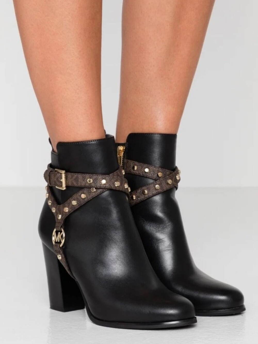 Michael Kors Preston Studded Leather Ankle Boots Size 8 - Picture 2 of 8